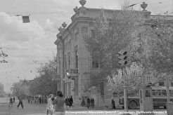 Куйбышев. Перекрёсток улиц Фрунзе и Льва Толстого (1960)