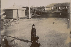 На пристани у гостиницы (1892)