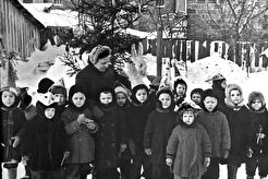 На игровой площадке детсада работников связи (1960)
