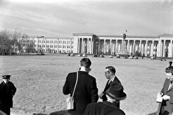 На площади им. Ленина (1960)