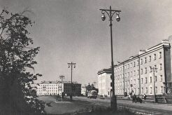 Новые жилые дома на Октябрьской улице (проспекте Ленина) (1960)
