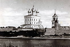 Псковский кром (1960)