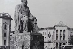 Памятник Садриддину Айни на одноимённой площади (1962)