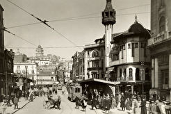 Trolley Station at Galata Bridge (1900)