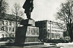 Памятник генералу армии И.Д.Черняховскому (1960)