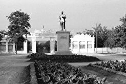 Вход в городской парк (1960)