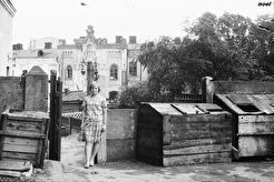 Во дворе дома Дальшахтопроекта (1960)