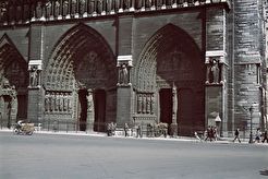 Les soldats allemands visitant la cathédrale Notre-Dame (1941)