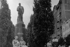 Початок бульвару Тараса Шевченка. Який рік ??? (1950)