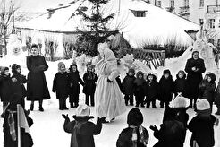 На игровой площадке детсада работников связи (1960)