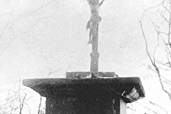 Село Урик. Вид первого памятника на могиле декабриста Никиты Михайловича Муравьёва (не сохранился) (1900)