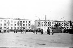 Мыски. Первомайская демонстрация в микрорайоне ГРЭС (1960)