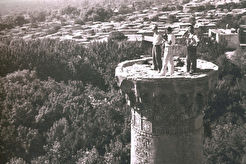 На минарете Шер-Дор (1960)