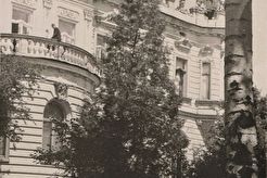 У музея украинского искусства (1960)