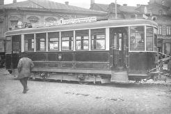 Трамвай маршрута № 1 на Рыбнорядской площади (1928)