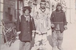 Азиаты на вокзальном перроне (1903)