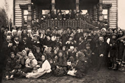 У конторы правления «Товарищества Реутовской Мануфактуры» (1890)