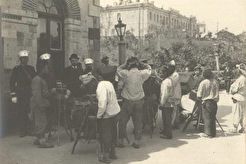 Грузчики с багажом экспедиции (1900)