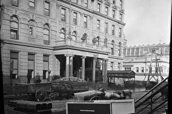 Construction of Hotel Manhattan. (1900)