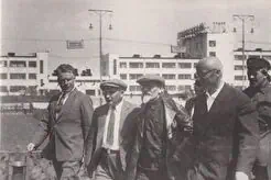 Калинин осматривает Челябинский тракторный завод (1933)