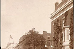 5th Avenue, north to Washington Square (1900)