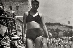 Пляж в Ялте (1960)