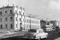 Октябрьская улица (1955)