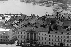 Näköala Tuomiokirkon tornista kaakkoon. Aleksanterinkatu 24-20 (1960)