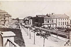 Avenue du Théâtre, von der Promenade Derrière-Bourg (1871)