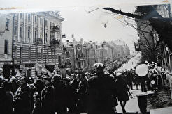 Первомайская демонстрация на ул. 25 Октября (Алеутской) (1960)