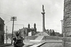 General Lee monument. Tivoli Circle, St. Charles Avenue (1900)