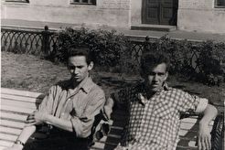 Ребята в сквере на Революционной (1960)