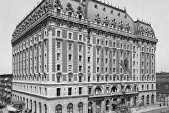 Broadway between 44th and 45th Street. Hotel Astor (1905)