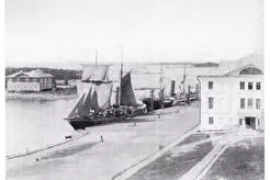 Соловецкий монастырь. Пароходы у монастырской пристани (1885)