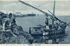 Alghero. Panorama con una barca da pesca (1900)