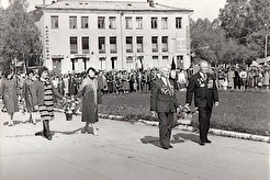 Мыски. Возложение венков к памятнику В.И. Ленина (1970)