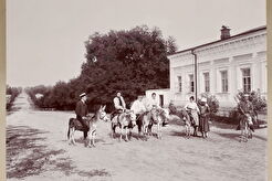 Попутчики с драгоманом на Ташкентском проспекте (1900)