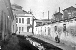 Вид на театр Свердлова из проулка рядом с центральной баней (1960)