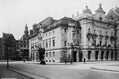Schauspielhaus, Ansicht von der Kasernenstraße & Carl-Theodor-Straße (1900)