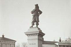 The Per Brahe statue (1880)