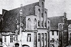 Neogotischen Fassaden des Katharineums, von der Königstraße aus gesehen, vor dem Abriss (1870)
