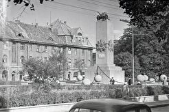 Pergalės paminklas Lenino aikštėje (1960)