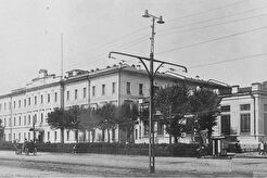 Свердловск. Школа имени Горького по улице Ленина (1930)