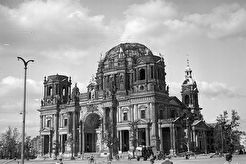 Dom (1945)