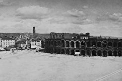 Piazza Bra con l'Arena a Verona (1852)
