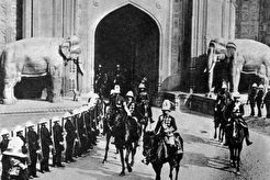 Royal motorcade included in Delhi (1911)