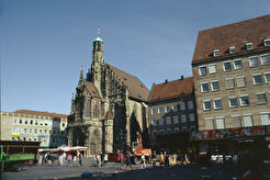 Hauptmarkt mit Frauenkirche (1992)