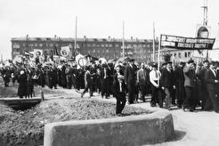 Колонна первомайской демонстрации в Долгопрудном (1939)