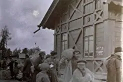 Переселенцы на станции (1901)