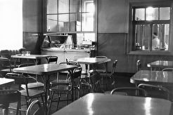 В столовой средней школы № 12 (1960)